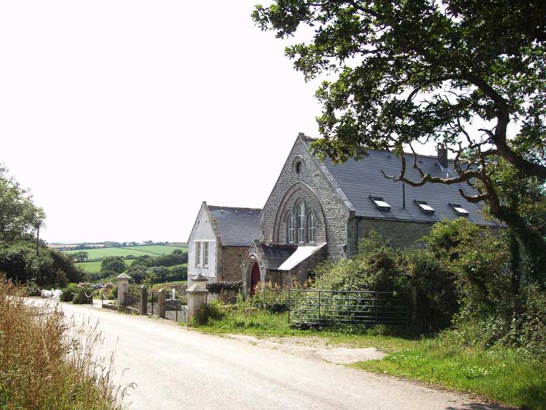 In Cornwall verbreitet sind die turmlosen Methodisten-Kapellen ausserhalb der Ortschaften, die meist aus dem 19 Jahrhundert stammen. Heutte sind viele davon zu Wohn- oder Ferienhäusern umfunktioniert.