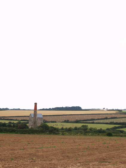 Ruine des Maschinenhauses einer der vielen Zinnminen, welche bis Ende des 19. Jahrhunderts vielen Menschen in Cornwall ein hartes Auskommen bescherten.