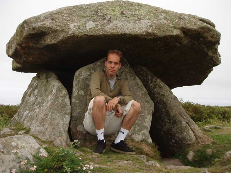 Noch ein Gr&ouml;ssenvergleich - diesmal beim "Chun Quoit"