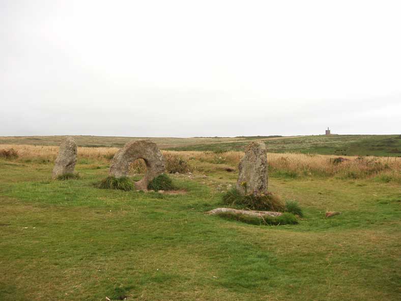 Auch vom "Men An Tol" aus ist wiederum die "Ding Dong Mine" zu sehen